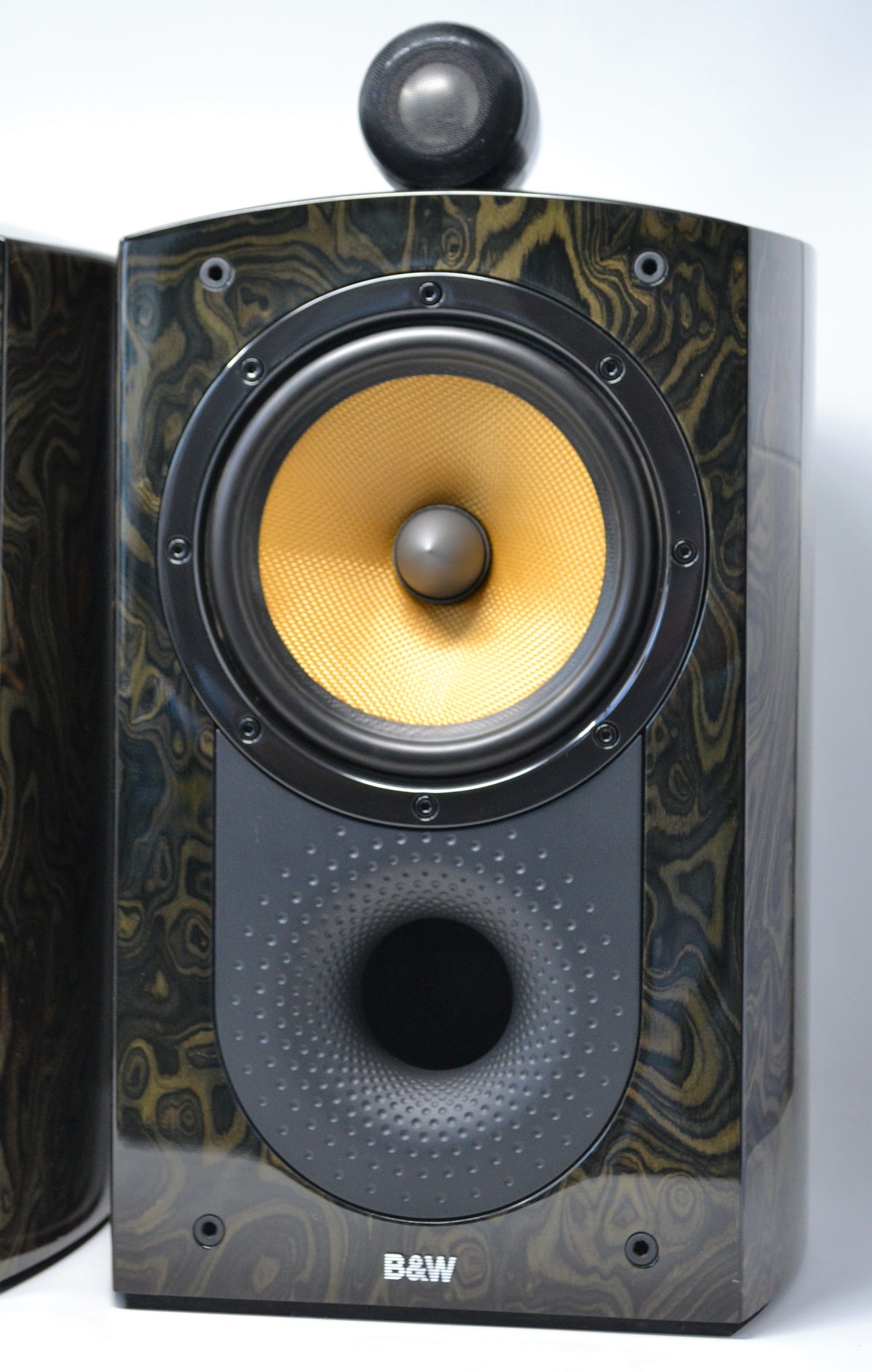 B&W Signature 805 in Tigers Eye (pair) – Nth Degree Audio